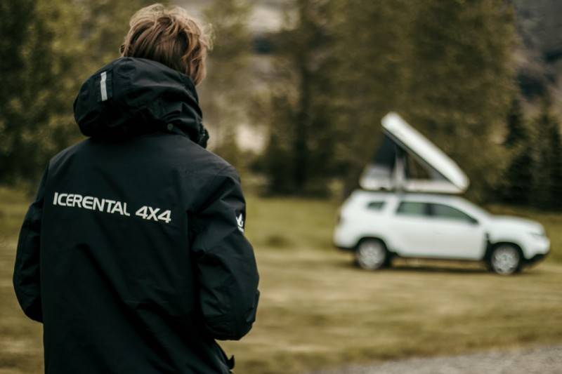 Dacia Duster - nouveau modèle avec tente de toit à louer - Location de  voiture en Islande