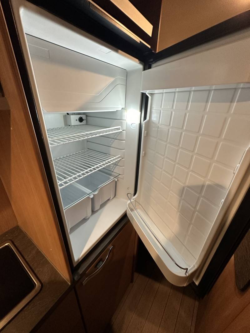 Fiat Carabus open fridge