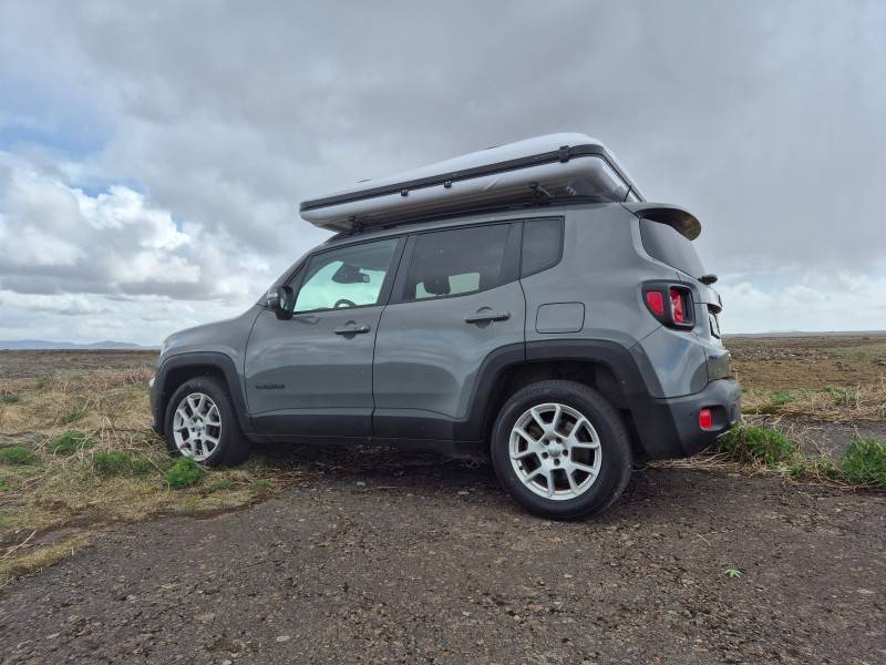 Jeep Renegade with Roof Tent 2