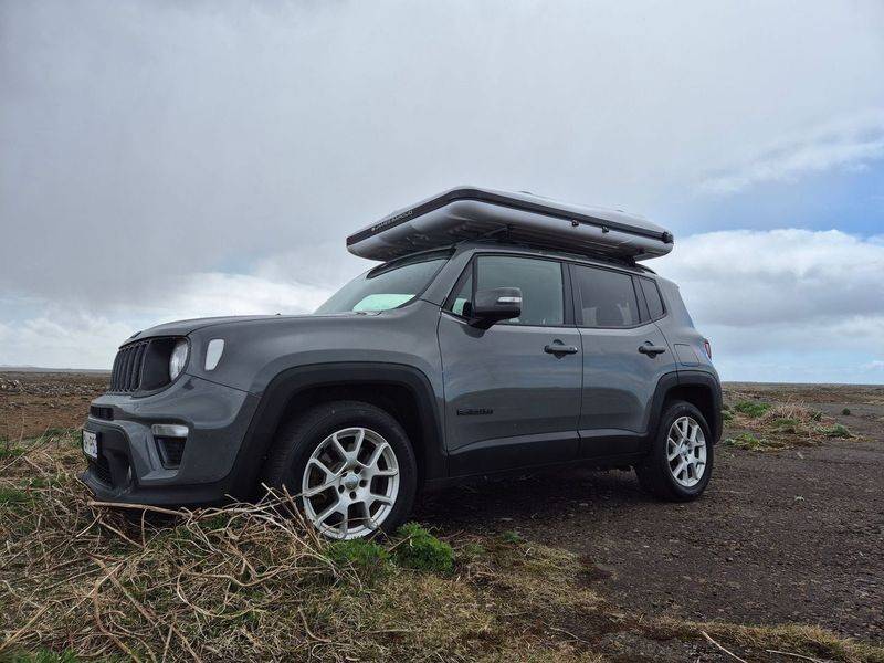 Jeep Renegade with Roof Tent