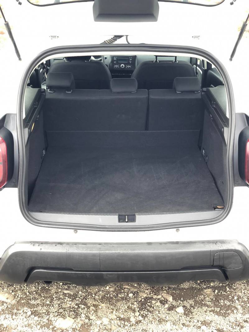 Dacia Duster trunk size