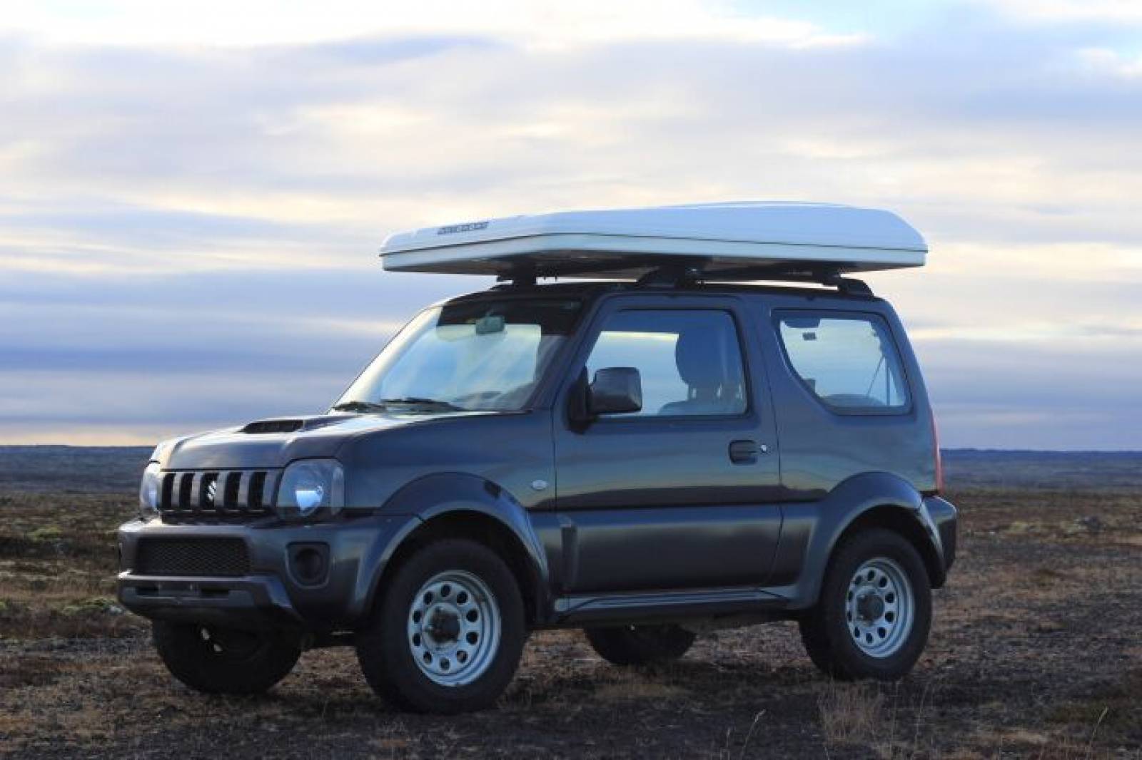 Suzuki Jimny with Roof Tent with closed tent